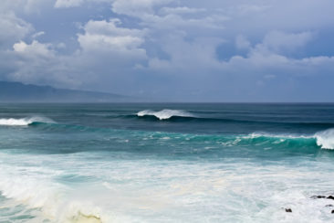 Huge surf Maui, Hawaii